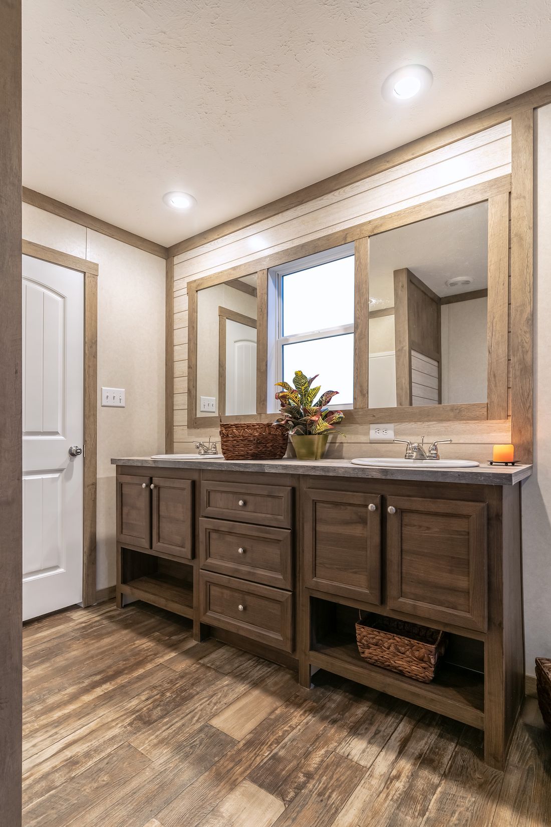 Savannah Master Bath 4 Mobile Homes Direct, LLC